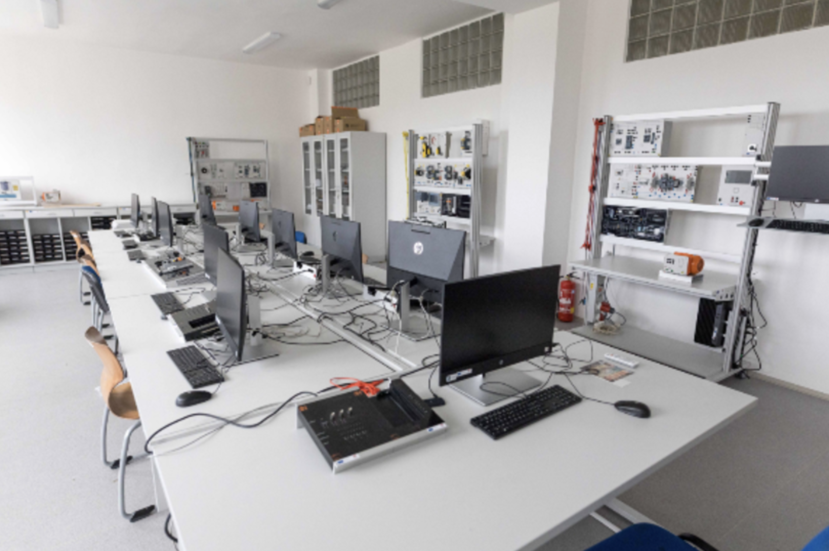 Odborná učebňa elektrotechniky a meracej techniky